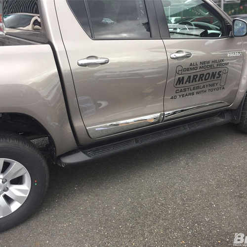 Молдинги на двері хром для Toyota Hilux 2015+