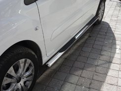 Пороги труба (чорний метал) для Caddy maxi база