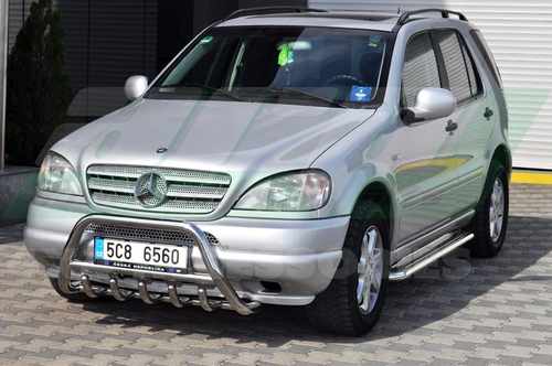 Кенгурятник з перемичкою і грилем D60 для Mercedes W163 ML 1998-2005
