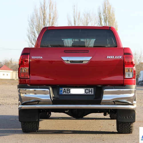 Захист заднього бампера з куточками для Hilux 2015+