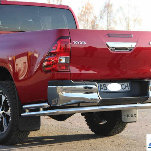 Захист заднього бампера з куточками для Hilux 2015+