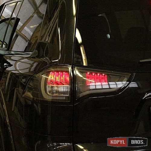 LED оптика Задні ліхтарі Mitsubishi Pajero Sport 2008+ (чорні)