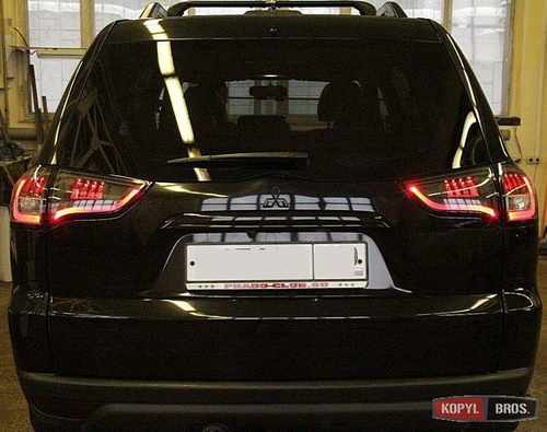 LED оптика Задні ліхтарі Mitsubishi Pajero Sport 2008+ (чорні)