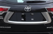 Хром накладка на задню двері центральна для Toyota Highlander 2014+