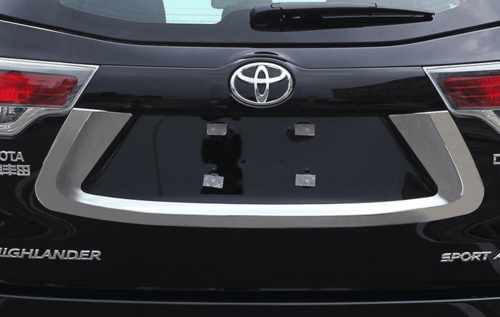 Хром накладка на задню двері центральна для Toyota Highlander 2014+