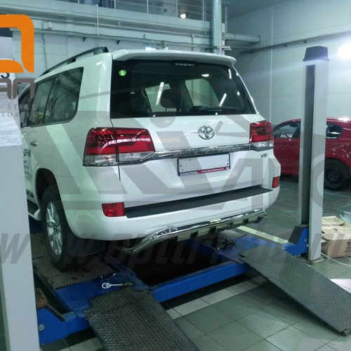 Захист заднього бампера Toyota Land Cruiser 200 (Shark вузька) d76/42