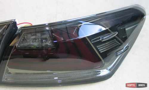 Світлодіодні задні ліхтарі LED (тонована червона) для Toyota Camry XV70 2018+ стиль Lexus