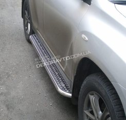 Пороги для Toyota Highlander 2010+ майданчик з алюмінієвим листом d42