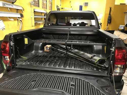 Роздільник кузова Cargo manager Roll n lock для Toyota Hilux 2015+