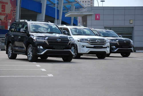Аеродинамічна накладка переднього бампера Middle East Toyota Land Cruiser 200 2016+