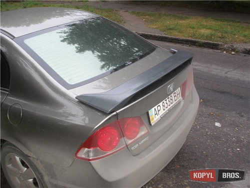 Спойлер середній зі стоп-сигналом для Honda Civic 4D 2006- 2006-