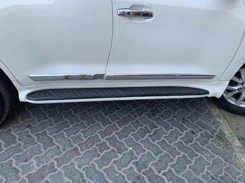 Бризковики передні до Lexus LX 570/ Toyota Land Cruiser 200 з пластиковими порогами з підсвіткою