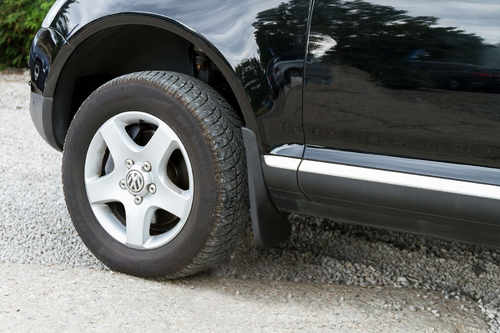 Бризковики передні Volkswagen Touareg 2002-2009 комплект 2шт.