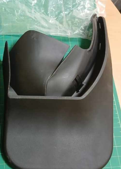 Бризковик задній правий VW Sharan 1995-2010, Seat Alhambra 2001–2010, Ford Galaxy 2001–2005
