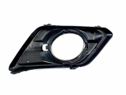 Рамка \ Кришка протитуманної фари ліва Nissan X-Trail/Rogue T32 2014-2016