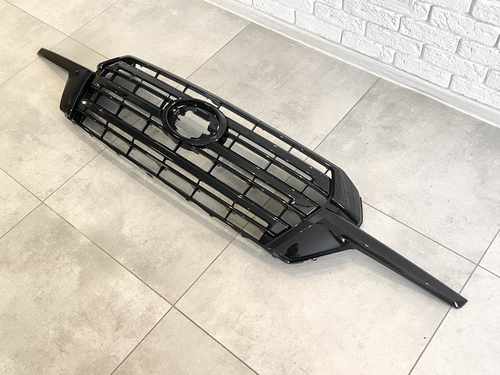 Решітка радіатора з віями BLACK Toyota Land Cruiser 200 2015-2022