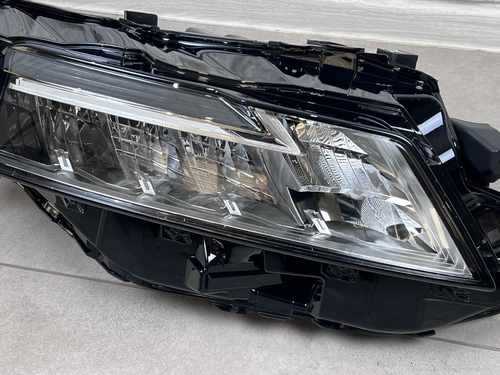 Права фара Nissan Rogue / X-Trail T33 2021+