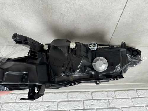 Led права фара рестайлінг Toyota Camry 70 XLE / XSE USA 2021-2024 з жовтим габаритом