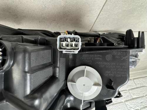 Led права фара рестайлінг Toyota Camry 70 XLE / XSE USA 2021-2024 з жовтим габаритом