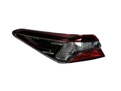 Задній ліхтар зовнішній лівий Toyota Camry 70 USA SE LE 2021-  1шт.