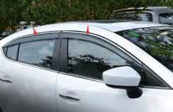 Дефлектори вікон вітровики з хром окантовкою (нерж.) для Mazda 3 2013+