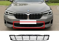 Решетки в бампер (средняя) на BMW 5 Series G30/G31 2020-2023 года