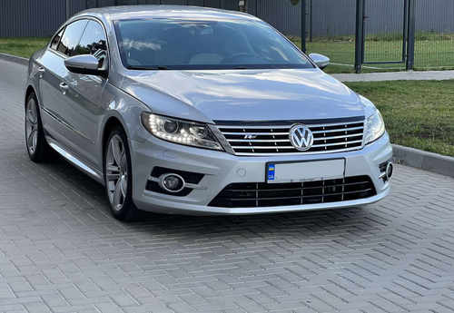 Передній бампер (стиль R-Line) на Volkswagen Passat CC 2012-2017 року