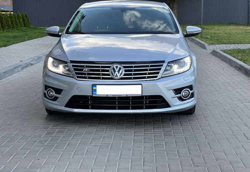 Передній бампер (стиль R-Line) на Volkswagen Passat CC 2012-2017 року