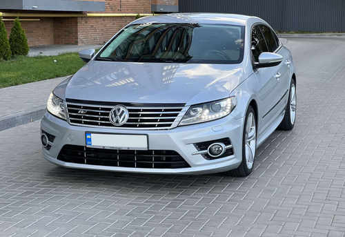 Передній бампер (стиль R-Line) на Volkswagen Passat CC 2012-2017 року