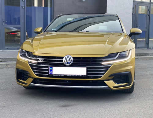 Передній бампер (стиль R-Line) на Volkswagen Arteon 2017-2020 року