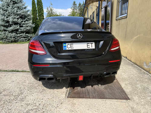Спойлер Чорний глянець (седан) на Mercedes-Benz E-Class W213 2016-2020.