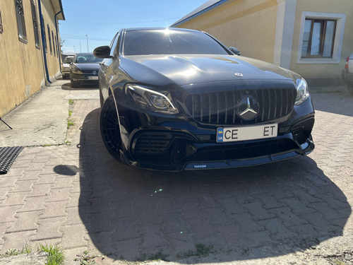 Губа (переднього бампера) Чорний глянець на Mercedes-Benz E-Class W213 2016-2020 року