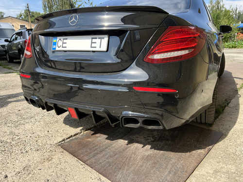 Спойлер Чорний глянець (седан) на Mercedes-Benz E-Class W213 2016-2020.