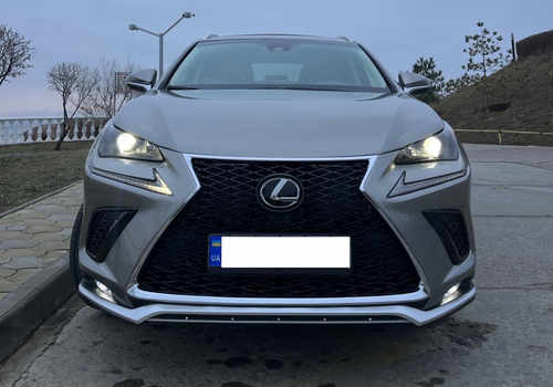 Передній бампер (стиль F-Sport) на Lexus NX 2017-2021.