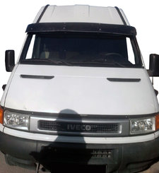 Козирьок на лобове скло (чорний глянець, 5мм) для Iveco Daily 1999-2006 рр.