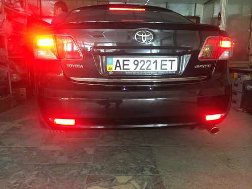 Габаритні вогні Toyota Avensis 2009-2012