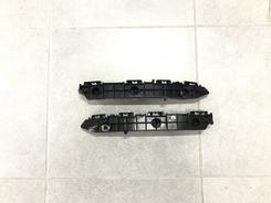 Кріплення переднього бампера 521166022 / 5211560180 Lexus LX 570 2008-2015 пластик 2 шт.