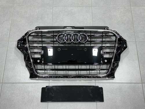 Решітка радіатора для Audi A3 2012-2016 чорна з хромом