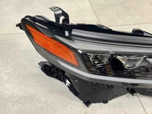 FULL LED фари 3 лінзи для Toyota Camry 70 USA 2017-2024