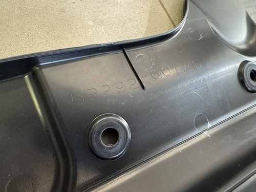 Накладка панелі замка капота Lexus GX460 2014-2019 5329260091
