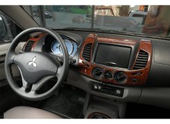 Накладки на панель (13 деталей) Карбон для Mitsubishi L200 2006-2015 рр
