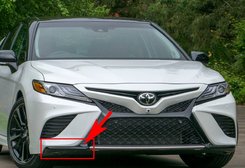 Накладка бампера нижня права Toyota Camry SE / XSE 70 2018+