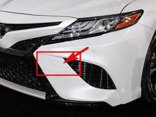 Заглушка бампера (буксира) ліва Toyota Camry 70 SE / XSE 2017-