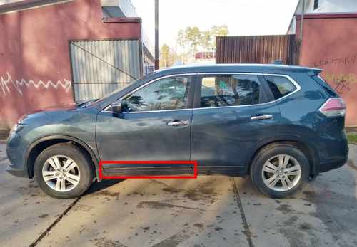Молдинг двері Nissan X-Trail 32 / Rogue 2014-2016 перед лівий