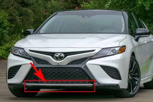 Накладка бампера нижня центр Toyota Camry SE / XSE 70 2018+