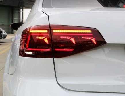 Задні ліхтарі LED червоні стиль 2020 для Volkswagen Jetta Mk6 2015-2017