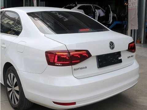 Задні ліхтарі LED червоні стиль 2020 для Volkswagen Jetta Mk6 2015-2017