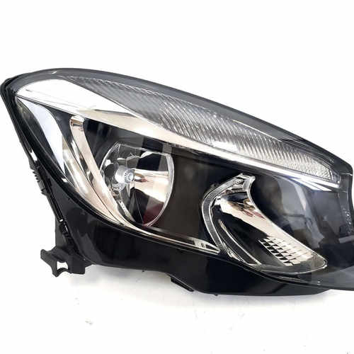 Передні фари на Mercedes GLA-Class X156 2013-2017 рік Галоген ( Європа)