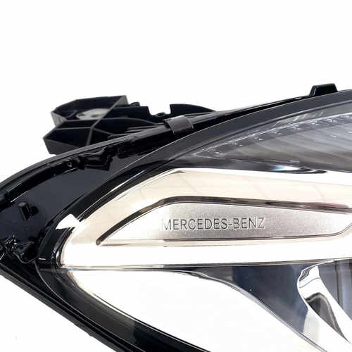 Передні фари на Mercedes GLA-Class X156 2013-2017 рік Галоген ( Європа)