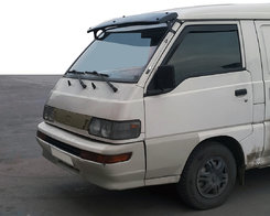 Козирьок на лобове скло для Mitsubishi L300